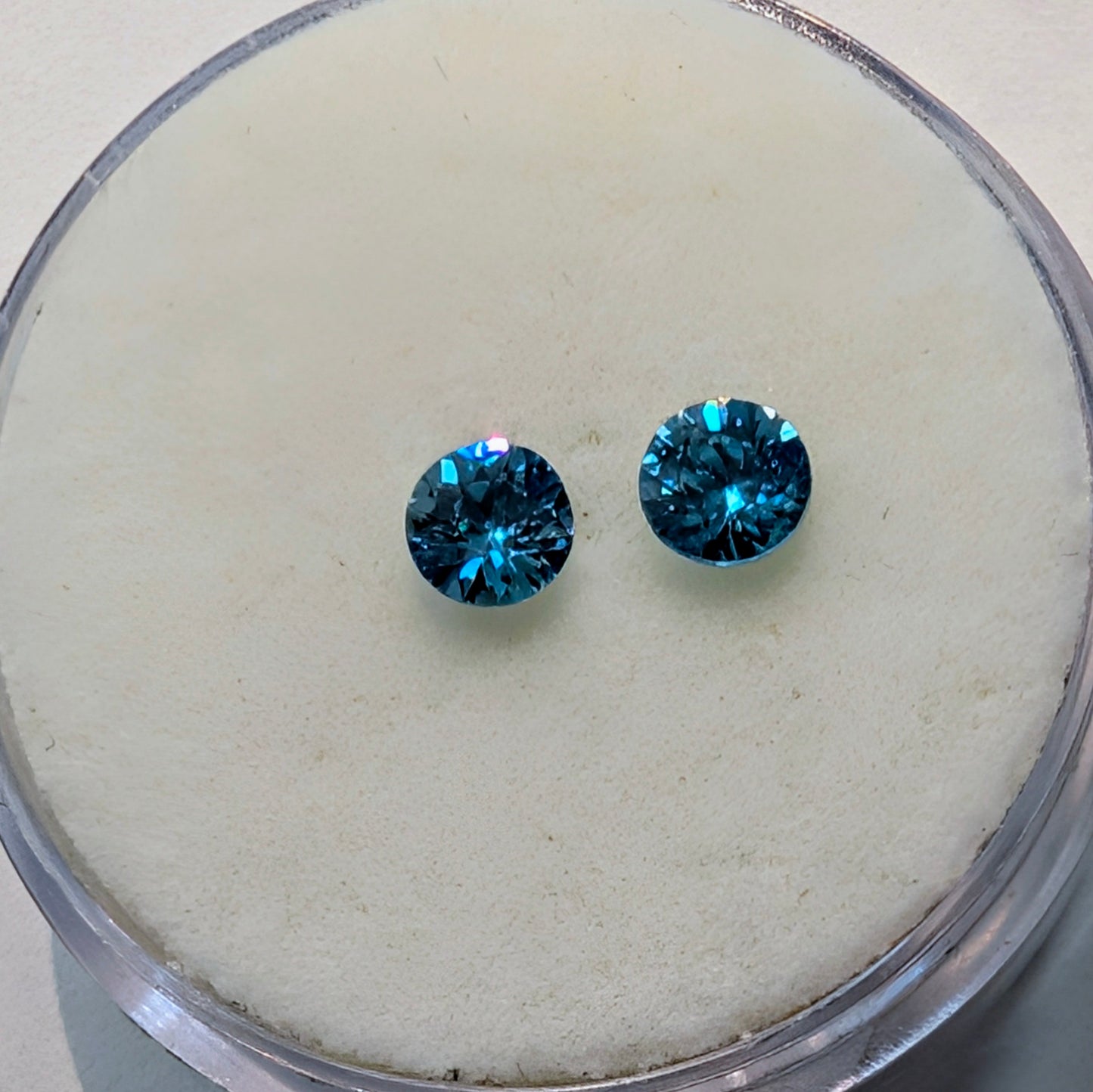Round Pair Blue Zircon, 2=0.66ct
