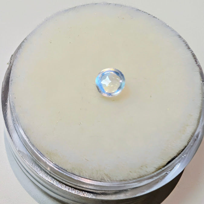 Rainbow Moonstone, 0.30cts