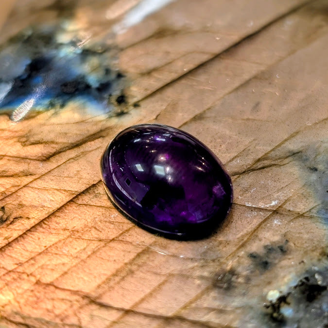 Amethyst Cabochon, 7cts